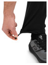 Pantalón técnico negro para hombre, look casual y adaptable, tejido suave que favorece el confort.