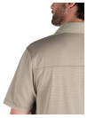 Polera casual verde de hombre, ideal para combinar con jeans o shorts.