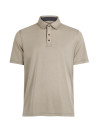 Polera verde para hombre, caída agradable y terminaciones limpias.