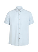 Camisa masculina celeste con textura natural y corte clásico para un look relajado.