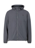 Cortaviento gris de hombre, ligero y flexible, combina con jeans o joggers.