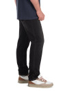 Jeans negro con terminación limpia, perfecto para combinar en distintos estilos.