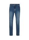 Denim azul para hombre con costuras visibles y cierre de botón y cremallera.