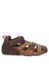 Sandalia infantil taupe de estilo casual, material sintético, perfecta para un look versátil.