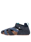 Sandalia casual azul para niño, ideal para climas cálidos y días activos.