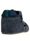 Sandalia azul infantil casual con taco plano y punta redonda, ideal para uso diario.