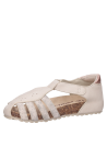 Sandalia plana blanca para niña con diseño clásico, punta redonda y taco bajo de 2 cm.