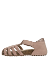 Calzado casual rosado con taco plano de 2 cm para estabilidad y confort.