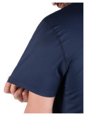 Polera azul masculina de poliéster y spandex, caída ligera, perfecta para días activos.