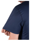 Polera azul masculina de poliéster y spandex, caída ligera, perfecta para días activos.