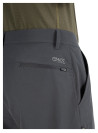 Textura y confección del short gris, perfecto para combinar con prendas casuales.