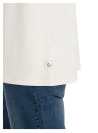 Textura de la polera blanca ideal para capas ligeras.