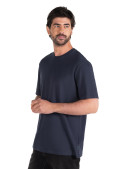 Prenda azul versátil de algodón, combinable con jeans y zapatillas.