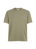 Polera verde de hombre, suave y ligera, ideal para combinar.
