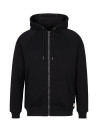 Prenda básica negra para hombre, ideal para combinar con jeans y zapatillas.