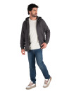 Polerón gris para hombre de estilo casual con mangas largas y corte regular.
