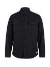Vista de la chaqueta negra casual masculina, resaltando su diseño versátil.