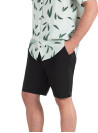 Short negro en estilo casual, perfecto para momentos de descanso y actividades urbanas.