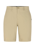 Detalle de la cintura del short beige, resaltando su confección en viscosa, poliamida y spandex.