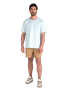 Short de algodón beige con cierre de botón y cremallera, ideal para uso diario o fines de semana.