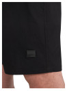 Traje negro clásico para hombre, acabado sobrio, adecuado para elevar un conjunto de oficina.