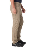 Material elástico que ofrece un calce cómodo, combinable con chaquetas y mocasines.