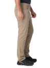 Material elástico que ofrece un calce cómodo, combinable con chaquetas y mocasines.