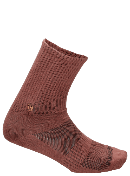 Diseño clásico versátil para combinar con zapatillas urbanas.