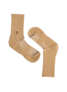 Tono neutro de calcetines unisex camel, adecuados para looks casuales y formales.