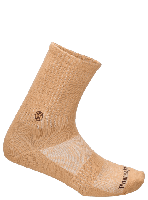 Diseño clásico y versátil en color camel, combinable con diversos estilos.