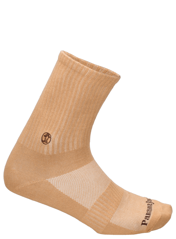 Diseño clásico y versátil en color camel, combinable con diversos estilos.