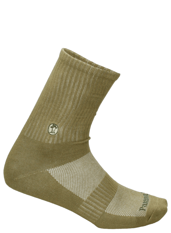Calcetines oliva de algodón, poliéster y elastano para suavidad y flexibilidad.