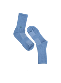 Calcetines azules versátiles combinables con jeans y zapatillas.