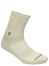 Calcetines verdes unisex ideales con zapatillas urbanas y joggers.