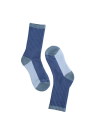 Calcetines unisex celestes versátiles para looks casuales y actividades cotidianas.