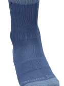 Detalle del tejido de lana Merino en calcetines celestes unisex.