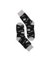 Diseño versátil de calcetines negros unisex para combinar con zapatillas o botas.