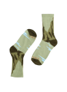 Calcetines verdes unisex versátiles para días fríos, combinables con botines y ropa de abrigo ligera.