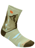 Calcetines verdes unisex combinables con zapatillas urbanas y ropa casual para un look relajado.