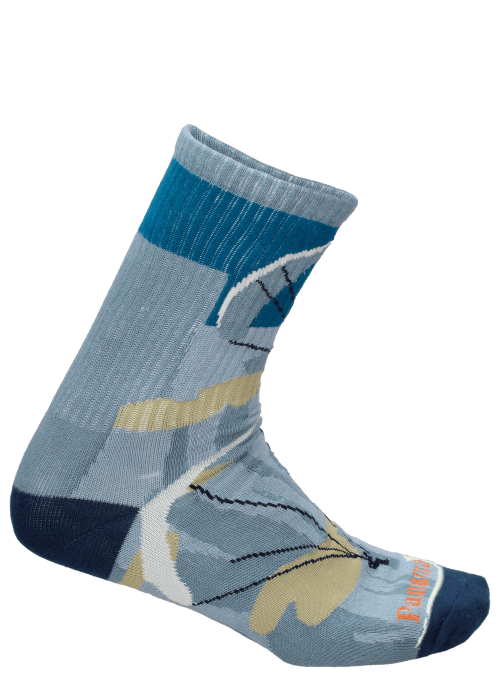 Vista del diseño clásico en color azul, ideal para combinar con diversos estilos de calzado.