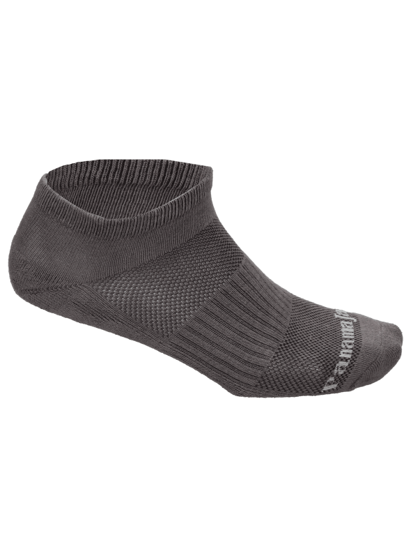 Calcetines clásicos grises unisex que ofrecen resistencia y confort gracias a su mezcla de materiales.