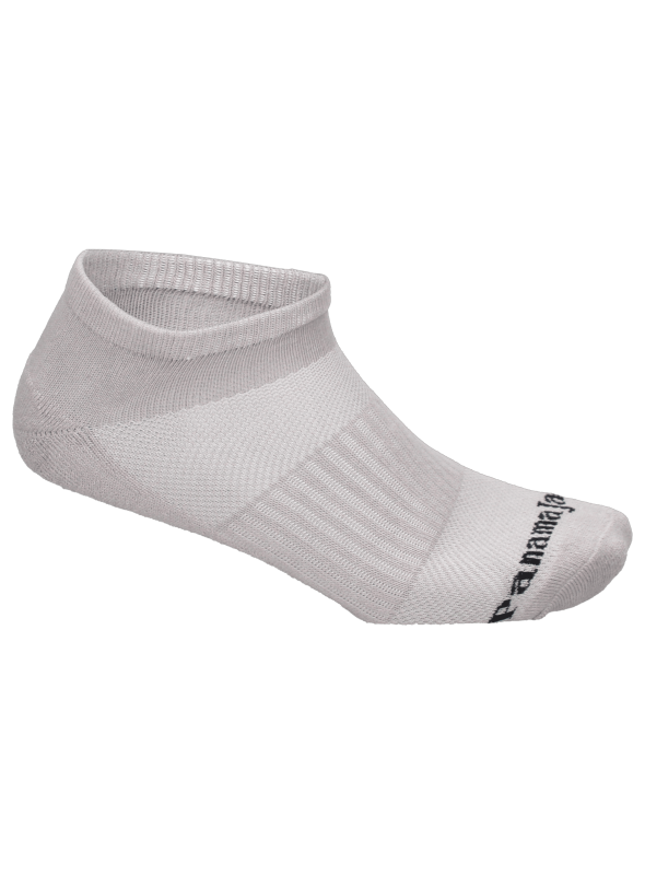 Mezcla suave de algodón, poliéster y elastano en calcetines unisex versátiles.