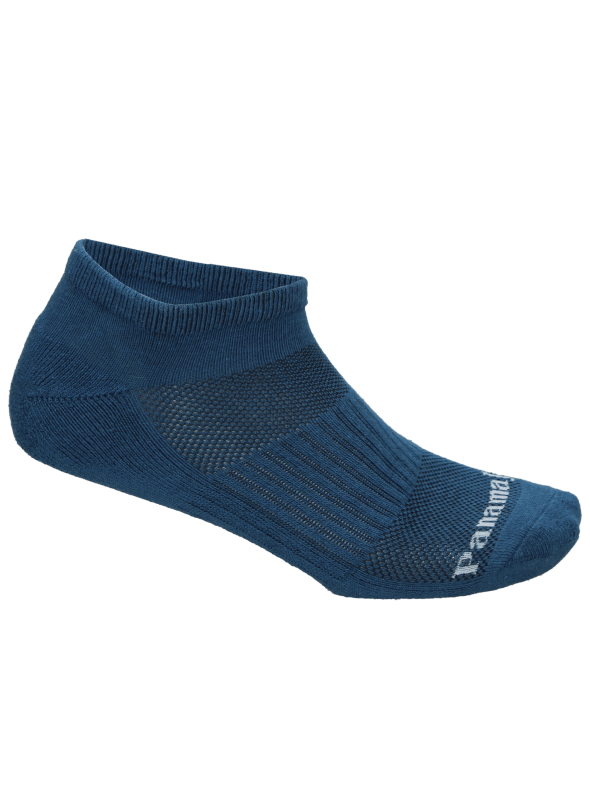 Textura suave y flexible de los calcetines azules para uso diario.