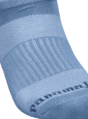Detalle del tejido elástico azul que se adapta al movimiento diario, ideal para uso casual.