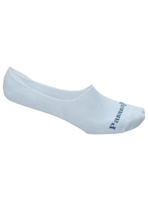 Calcetines celestes unisex ideales para looks casuales y relajados.