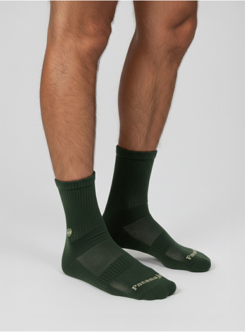 Calcetines unisex en verde, con perfil discreto, adecuados para combinar con zapatillas o botas.