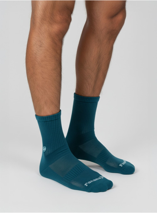 Calcetines unisex azul con terminaciones prolijas que priorizan la comodidad.
