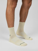 Calcetines verdes unisex de algodón con puño acanalado para comodidad diaria.