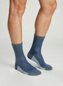 Calcetines celestes unisex de lana Merino con ajuste elástico suave.
