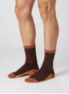 Calcetines de lana Merino café con diseño clásico, ideales para uso diario unisex.